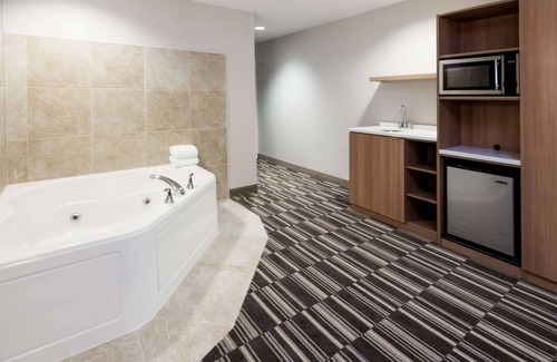 Penn Yan Hotel | Microtel by Wyndham Penn Yan Finger Lakes Region