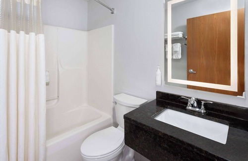 Janesville Hotel | Microtel Inn by Wyndham Janesville