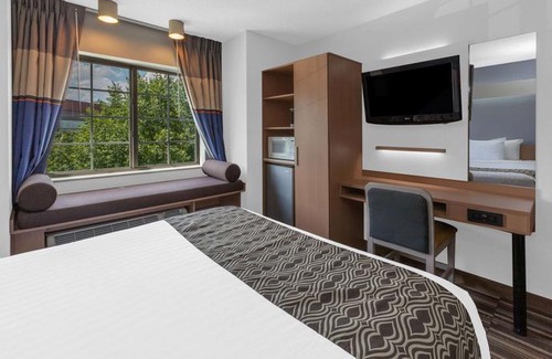 Linthicum Heights Hotel | Microtel Inn Suite by Wyndham BWI Airport