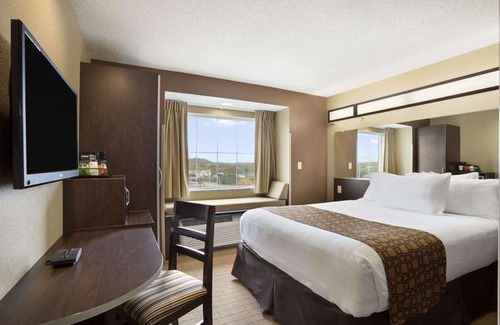 Cambridge Hotel | Microtel Inn & Suites by Wyndham Cambridge