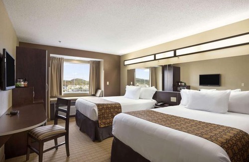 Cambridge Hotel | Microtel Inn & Suites by Wyndham Cambridge