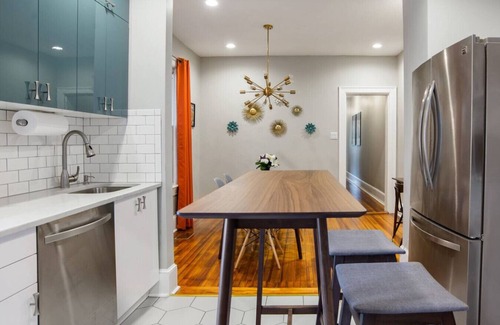 Truxton Circle Condo | Mid-Century Marvel Steps from Restaurants and Bars