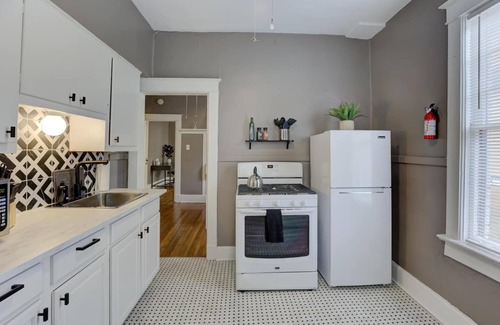 Midtown Apartment | Mid Century Modern Midtown Apartment Close to all!