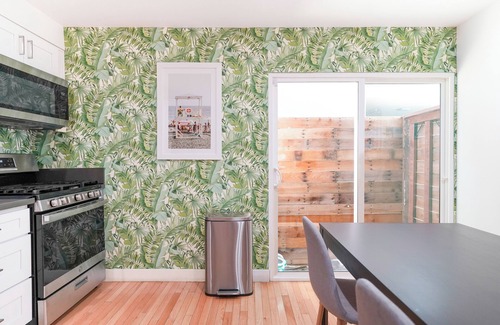 Santa Ana Condo | ☞ Mid Century Modern ☞ Near Disney & Knotts ☞ AC ☞ W/D ☞ Parking ☞ 200Mbs ☞