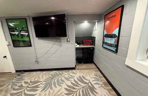 Aksarben - Elmwood Park House | Mid Century Modern Retreat in the Heart of Central Omaha