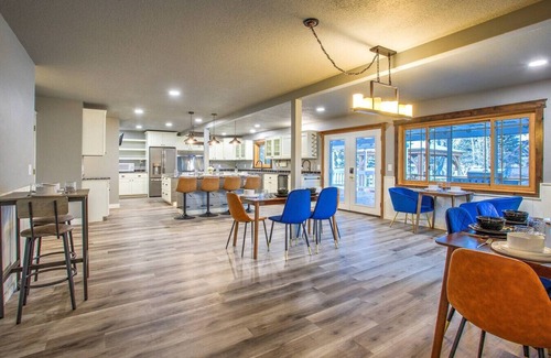 Kalispell Bed & Breakfast | Mid Century-Modern Suite at Country Way Inn