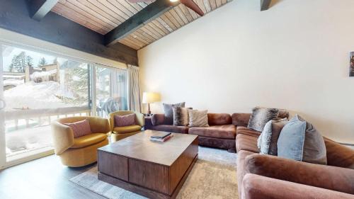Mammoth Lakes House | Mid Century Modern Cabin #212 - Walk to Village