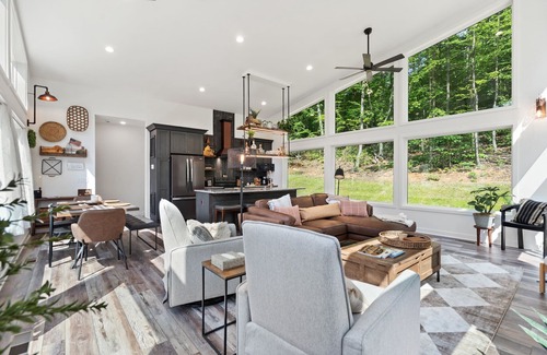 Oakpark House | Mid-Century Modern Woodland Retreat with Hot Tub, Cold Water Plunge, & Fire Pit!