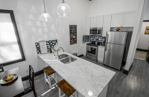 Tulane - Gravier House | Mid-City Luxury in Naw'Lins!