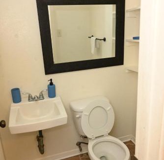 Broadmoor House | Mid-City Rustic Retreat