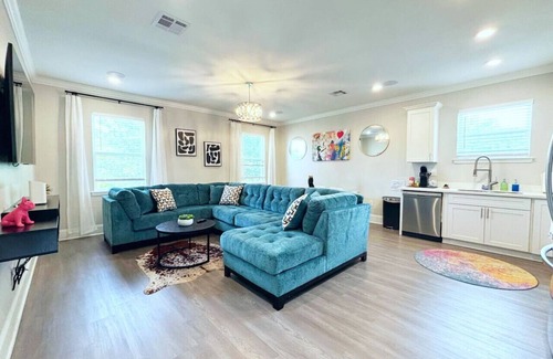 Tulane - Gravier House | Mid-City Townhouse | Steps to Canal Streetcar