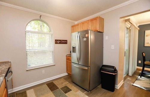 North Newport News Condo | *Mid/Long Term Rental* Cozy Home at Mary Roberts