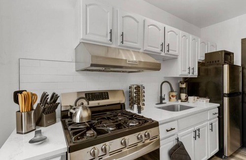 Penn-Knox Apartment | Mid/Long-Term: Spacious 2BR, 1BA Home for 6 Guests