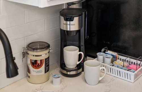 Penn-Knox Apartment | Mid/Long-Term: Spacious 2BR, 1BA Home for 6 Guests