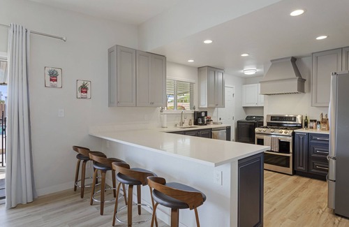 Tempe House | Mid Mod Desert Oasis - FREE Heated Pool by Old Town, ASU, Golf & Spring Training