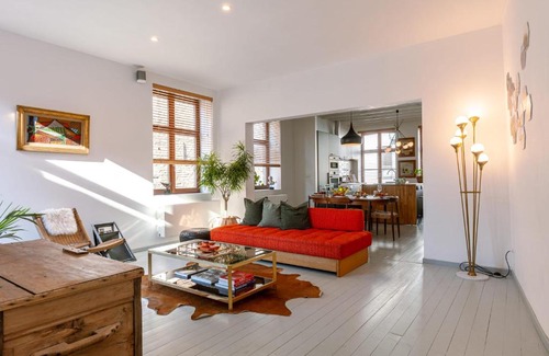 Historical Center Bruges Apartment | Midcentury design apartment with outdoor patio