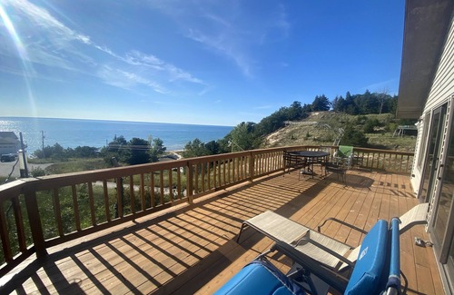 Montague Cottage | Midcentury Modern Beach Cottage w/100' of private sandy beachfront