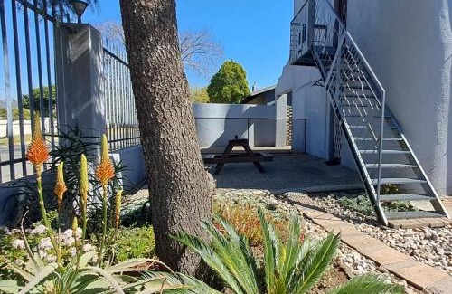 Secunda House | Middelbult Guesthouse by Heybert