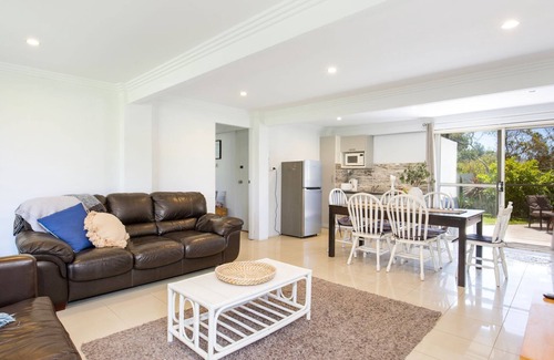 Culburra Beach House | Middle Sea - Pet Friendly - 5 Mins Walk to Beach
