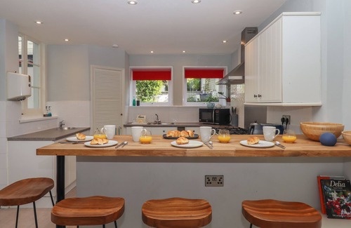 Brixham House | MIDHURST, pet friendly, country holiday cottage in Brixham