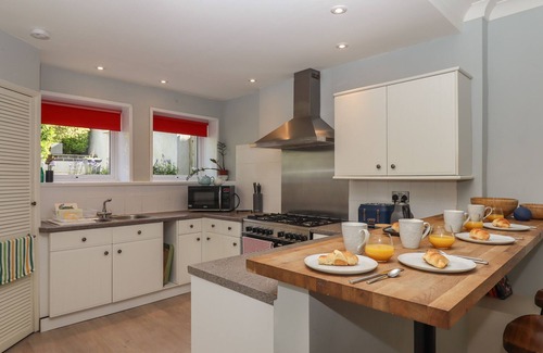 Brixham House | MIDHURST, pet friendly, country holiday cottage in Brixham