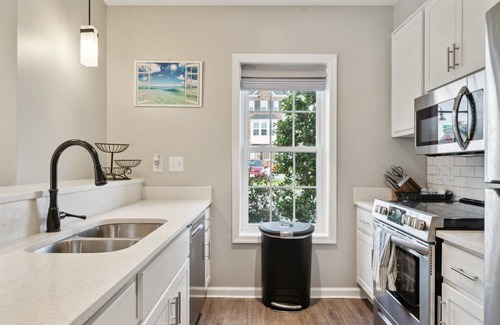 Midlothian Condo | Midlothian 3 Bedroom getaway for up to 8 guests!