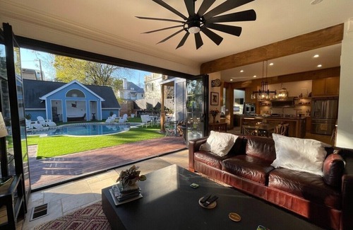 Midtown House | Midtown Mansion with 6 bed 5 bath w pool and sauna