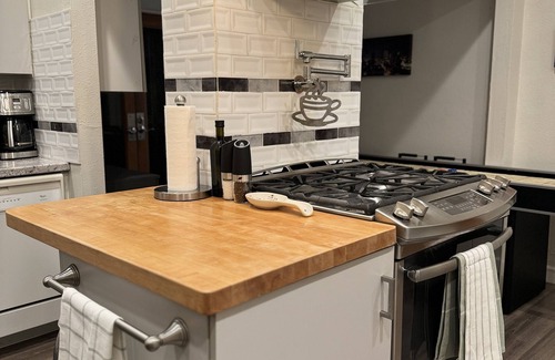 Central Sacramento House | Midtown Retreat: Steps from Ice Blocks Shops