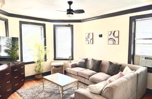 Gage Park Apartment | Midway Hideaway -Cozy 1BR- parking