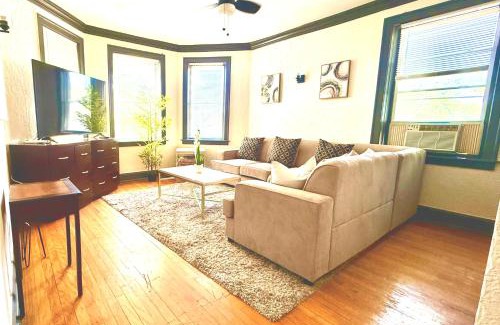 Gage Park Apartment | Midway Hideaway -Cozy 1BR- parking