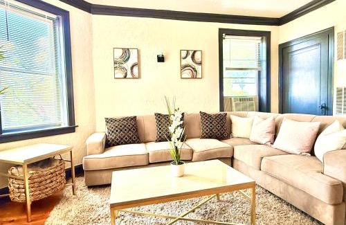 Gage Park Apartment | Midway Hideaway -Cozy 1BR- parking