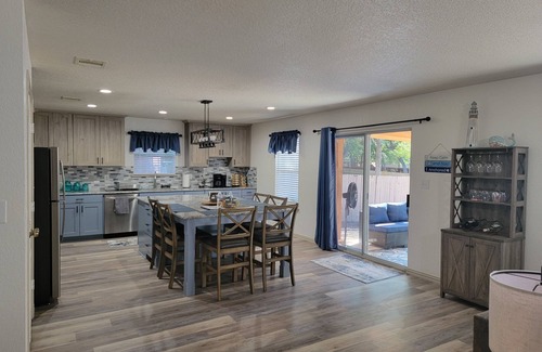 Far North Central House | Midway Retreat: family and pet-friendly 3 bedroom 2 bath home