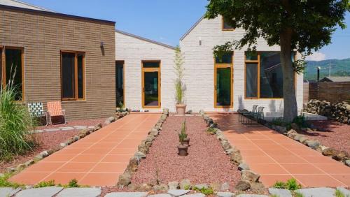 Yeongam Villa | Mijeok Gonggam and Soso Gonggam Dokchae Pool Villa