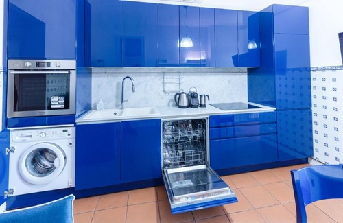Carrobbio Apartment | Milan Flat 5 min from Duomo with Park for small cars