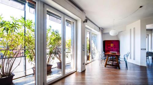 Washington Apartment | Milano Lush Contemporary Flat