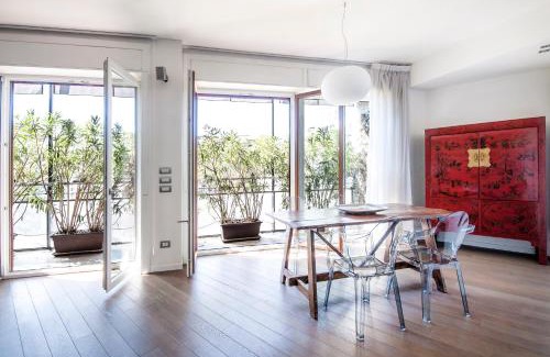 Washington Apartment | Milano Lush Contemporary Flat