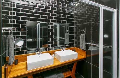 Oudtshoorn Bed & Breakfast | Miles B&B Guesthouse