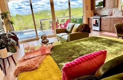 Helotes House | Milestone Cozy Getaway