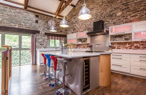 Kingsbridge Cottage | MILL BARN, pet friendly, luxury holiday cottage in Woolston, Devon