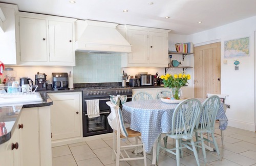 Emsworth Cottage | Mill Pond House - Sleeps 8 guests in 4 bedrooms