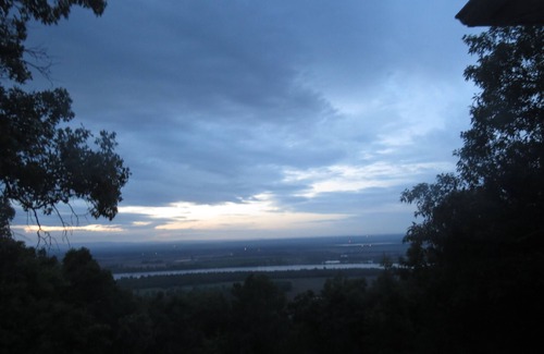 Morrilton House | Million Dollar View overlooking Arkansas River- NOW WITH WIFI