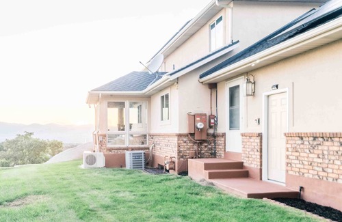 Sandy House | Million dollar views of the mountains! Million dollar views of a city scape!