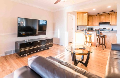 Sandy House | Million dollar views of the mountains! Million dollar views of a city scape!