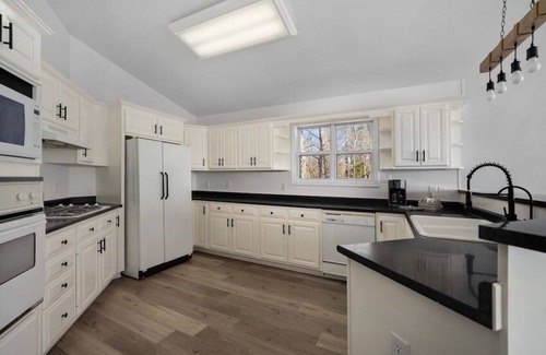 Winchester House | Million Dollar Views: Lakefront, Dock, Kayaks+More