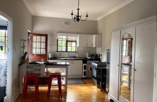 Claremont Apartment | Milner Cottage: Digital Nomad Oasis