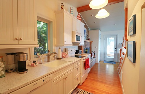 Chautauqua Cottage | Mimi's Lakefront Cottage