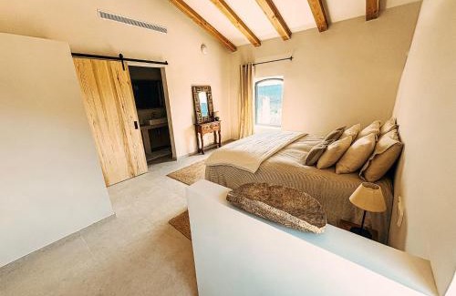 Quart Bed & Breakfast | Mimosa Lodge