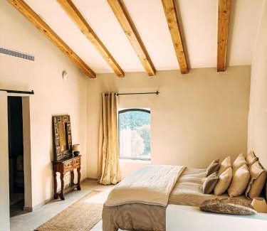 Quart Bed & Breakfast | Mimosa Lodge