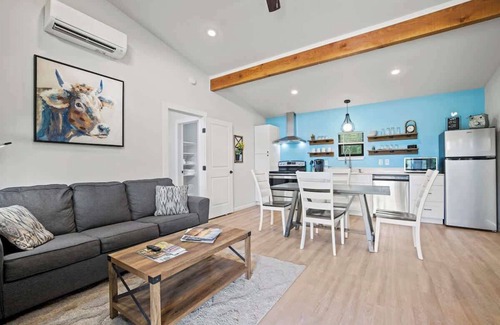 Fredericksburg Cottage | Mimosa Waterfront With Hot Tub