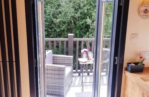 Malltraeth Cabin | Min yr Afon - Cabin - Sleeps 2 - Hot Tub - Parking